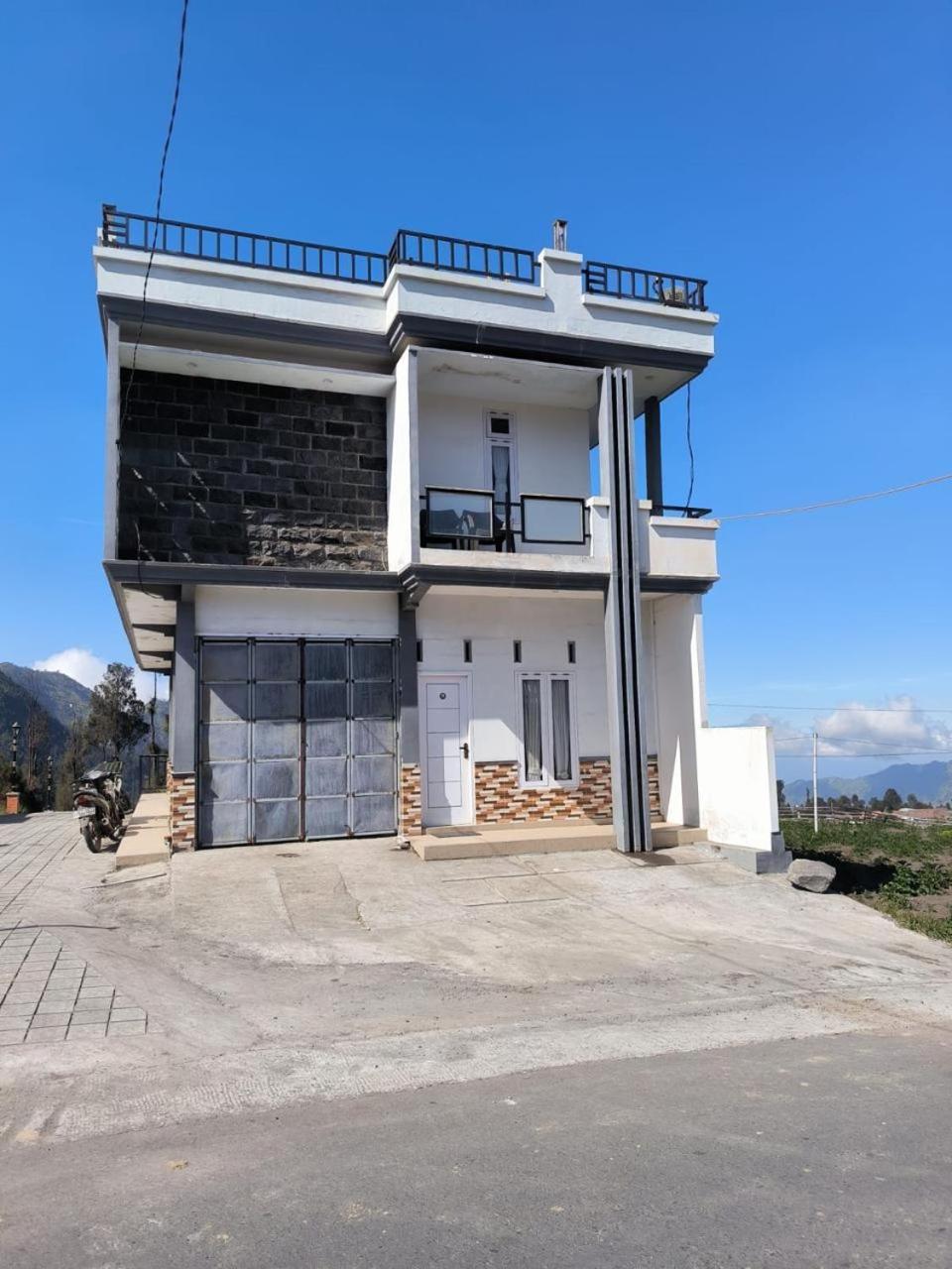Bromo Semesta Guesthouse بروبولينغو المظهر الخارجي الصورة